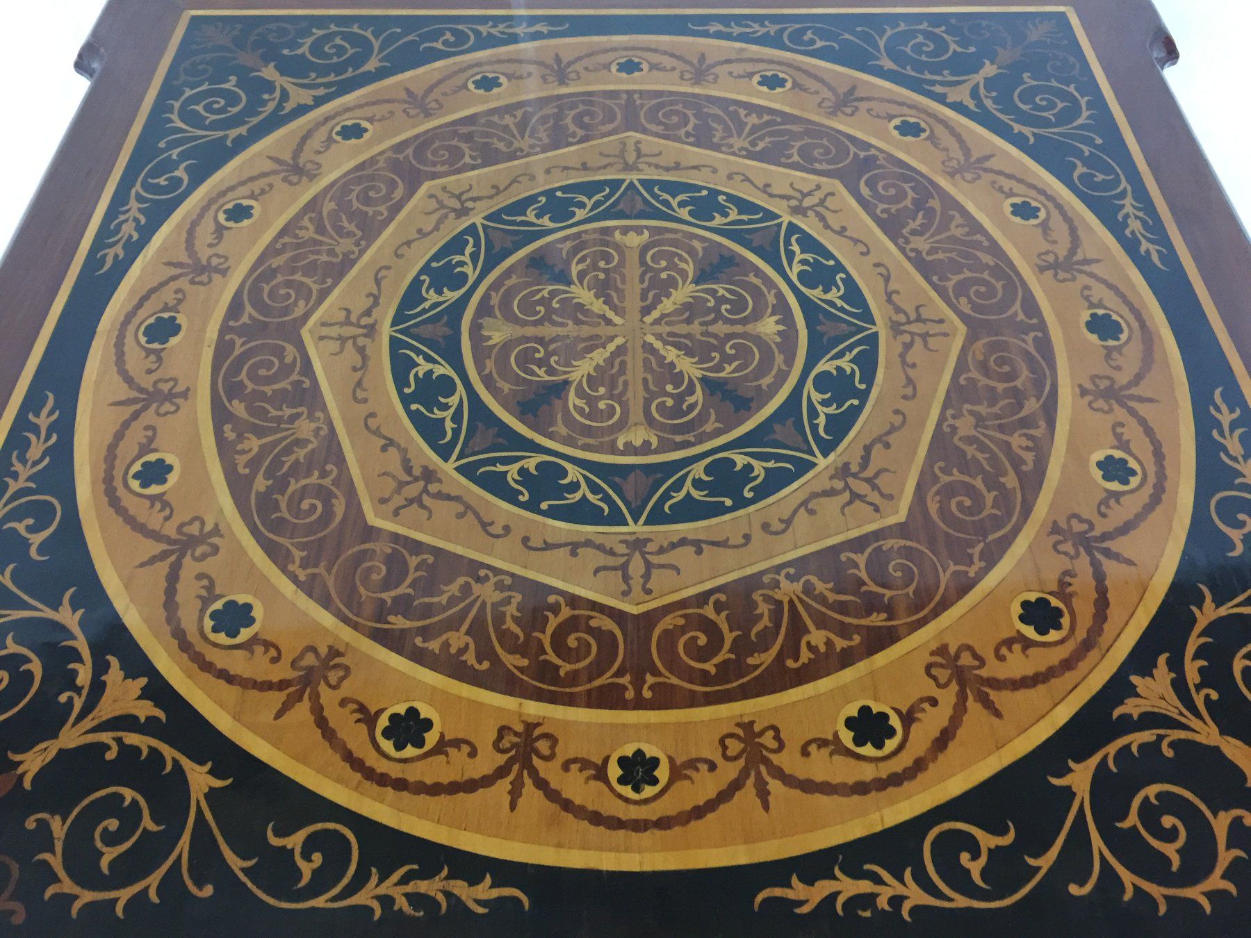 Tavoli: Table de salon de style Louis XV. – Usato da geneve venduto da louisart 2