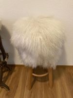 Barhocker mit Schaffellbezug weiss gute Zustand