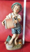 Figur, Knabe mit Handorgel, Handpaintetd,Holz