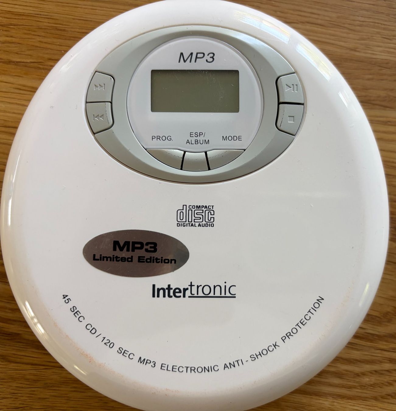 Lettore multimediale portatile: 2× tragbare CD-Player (Qonix + Intertronic MP3) – Usato da Aeugstertal venduto da Mememedi 1