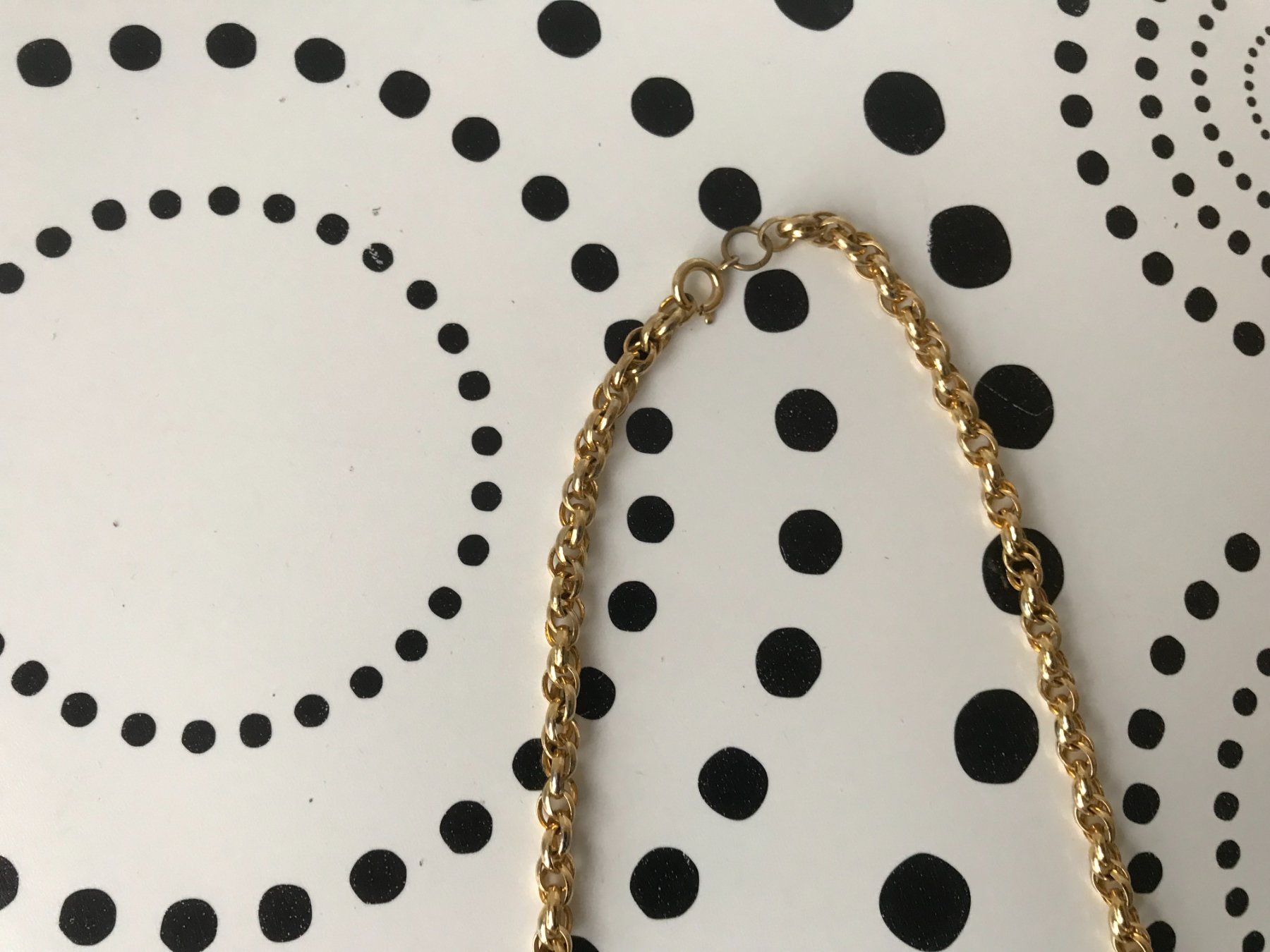 Ketten: Collier doré vintage avec perles blanches - Élégant ✨ – Gebraucht aus Epalinges von dream-watch 1