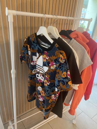 Sportlicher Kleiderpaket div.Marken Adidas, Tommy Hilfiger