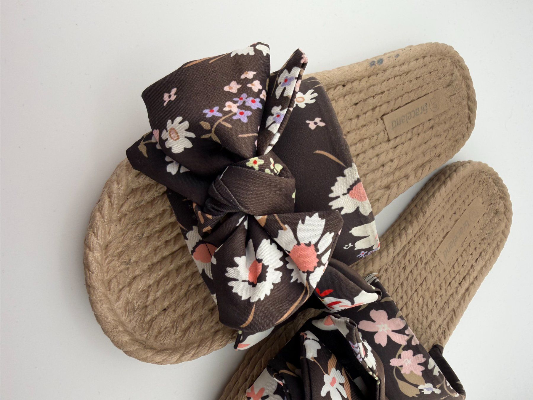 Scarpe da donna: Sommer Sandalen mit Blumenmuster, Grösse 37 – Usato da Riehen venduto da edu_92w7