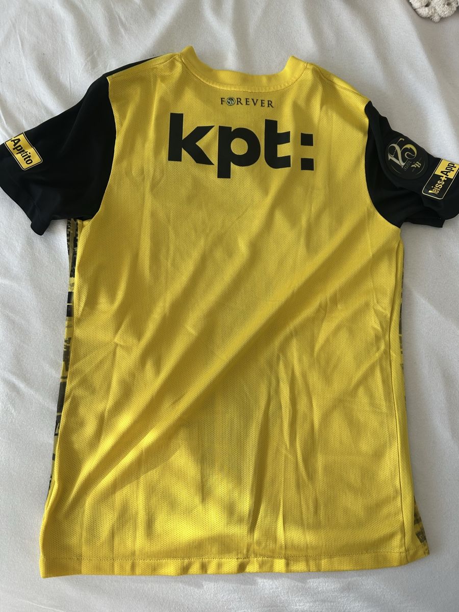 Young Boys Canottiere & Pantaloni: YB-Cuptrikot 2023/24 – Nuovo e nell'imballaggio originale da Steffisburg venduto da jea_j2vh 1