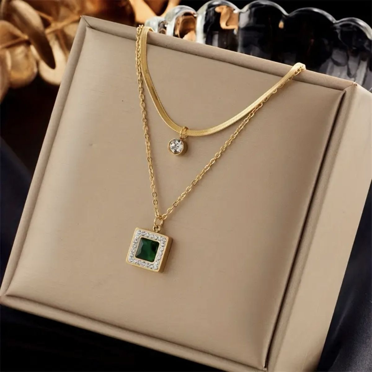 Catenine: Goldkette mit Anhänger, Smaragd , Doppelschichtkette – Nuovo e nell'imballaggio originale da Oberwangen TG venduto da Bash-B