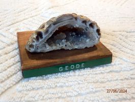 Geode, diese Kristalle enstehen in Glasblase von Lavaströme
