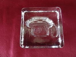 Briefbeschwerer aus Glas mit Relief-Telefonapparat 8x8x3,5cm