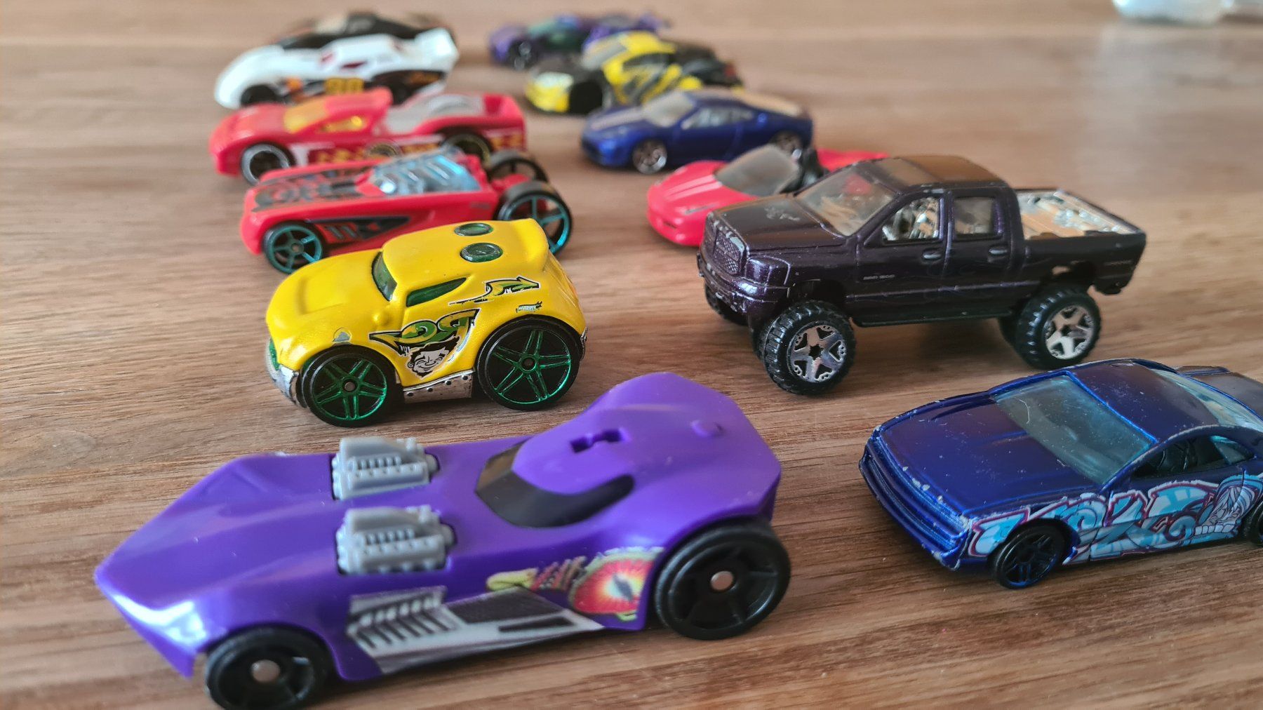Giocattoli: 12 Hot Wheels Autos, Diverse Modelle – Usato da Dübendorf venduto da Brm77