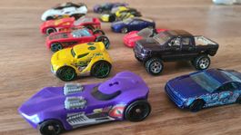 12 Hot Wheels Autos, Diverse Modelle