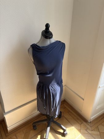 Robe drapée sans manches bleu marine taille S bon état