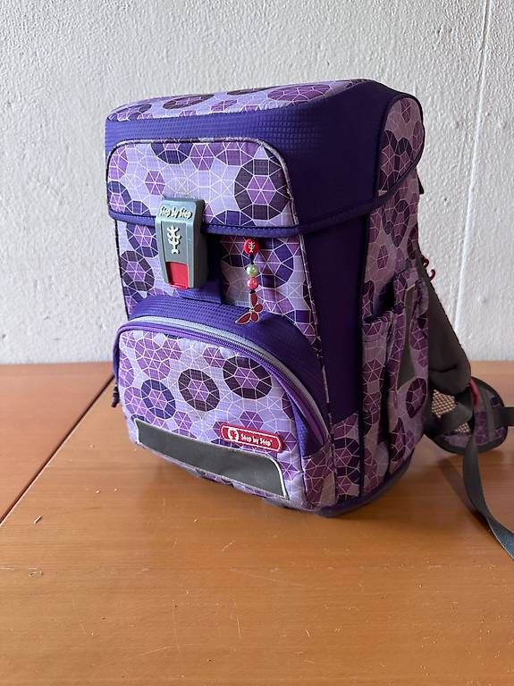 Kindertaschen: Schulrucksack Step by Step violett mit Kristallmuster – Gebraucht aus Uesslingen von sab_lj2l