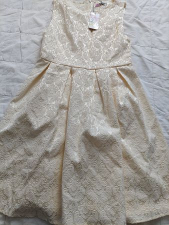 lot 4 robe sortie , theatre, carnaval, fête fille 7 à 9 ans