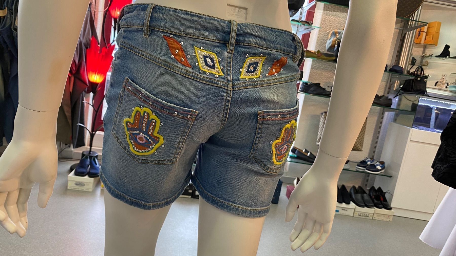 Hosen: Moschino kurze Hose – Neu und originalverpackt aus Lachen SZ von HelvetiaLuxury 7