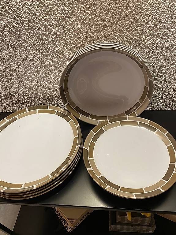 Set di piatti: Camping Geschirrset 16 teilig – Usato da Gempenach venduto da Mittelpudel 1