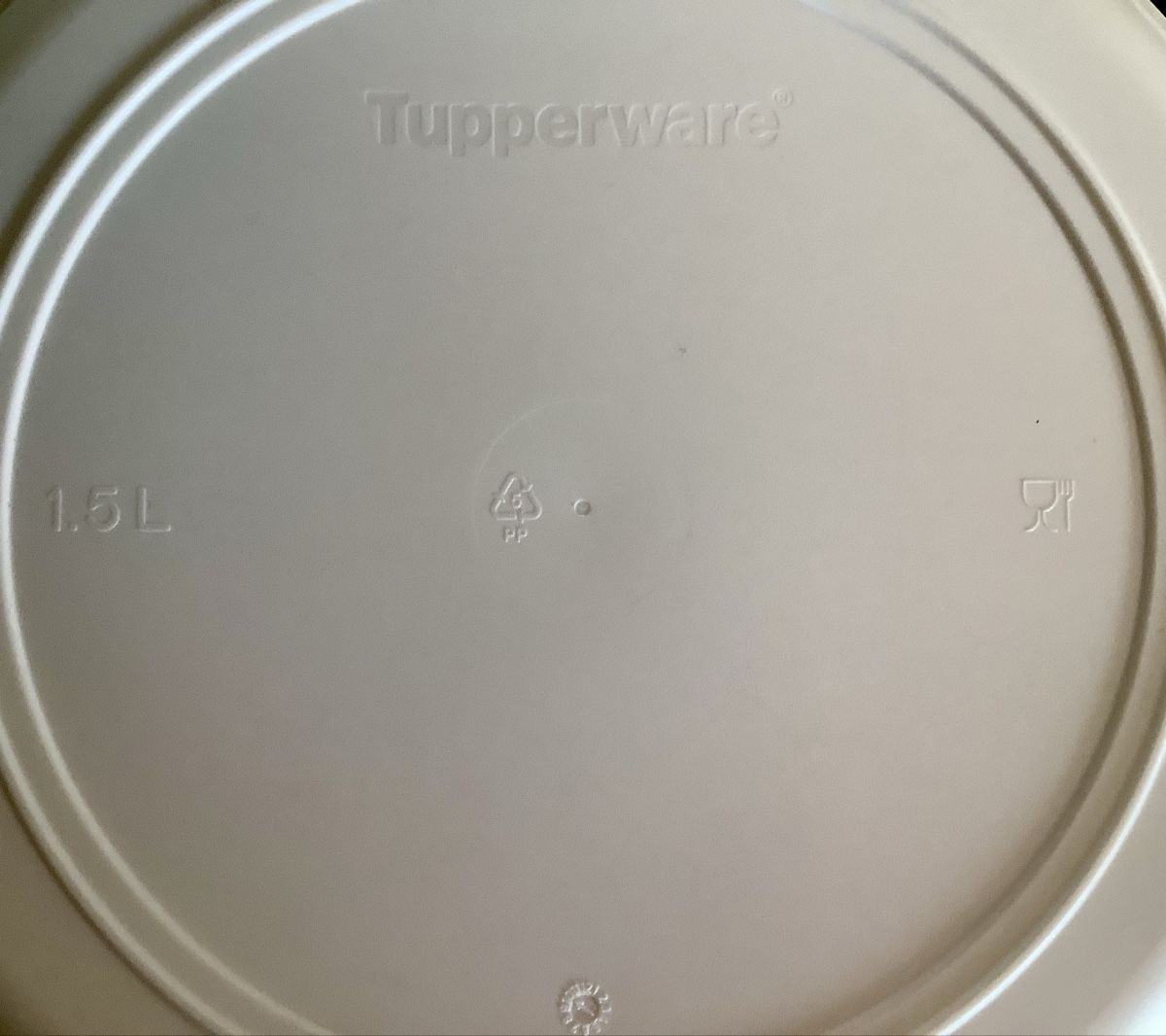 Tupperware Behälter & Ähnliches: Tupperware Vorratsdose 1.5L Lebkuchen Motiv rot  – Gebraucht aus Züberwangen von benjause 2