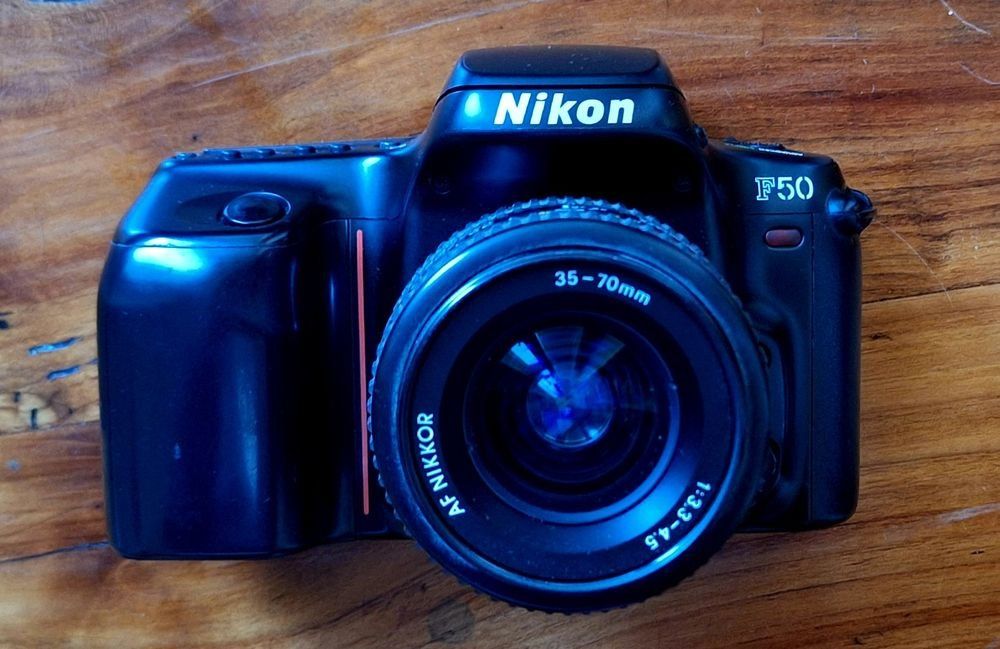 Nikon F50 Argentique - Boîtier Nu Noir - 35 Mm - Autofocus - 1994 - Très Bon état