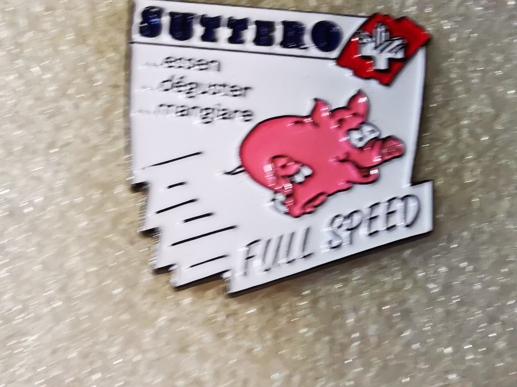 Placchette & Badge: Ansteckpin 194: Suttero – Usato da Oppligen venduto da Pin-Fall-Shop