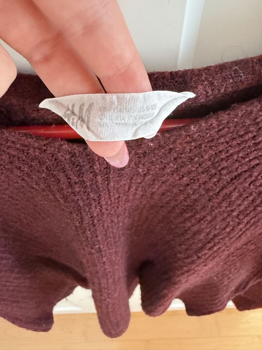 H&M Pulls et sweat-shirts: Pullover Dunkelrot – D'occasion à Wil SG par fam_r6xv 2