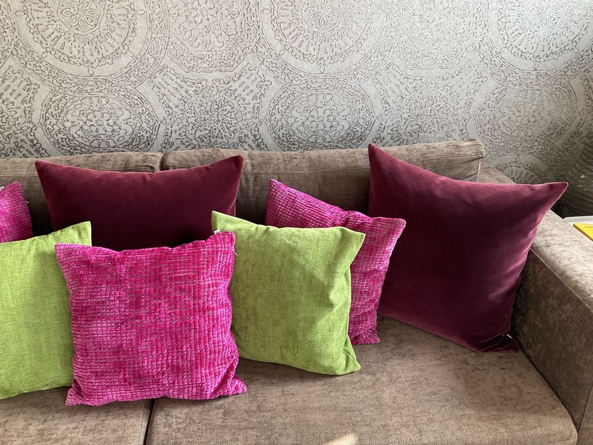 Lambert Cuscini: 8 Kissen von Lambert Design – Usato da Oberkirch LU venduto da Roeschu28 1