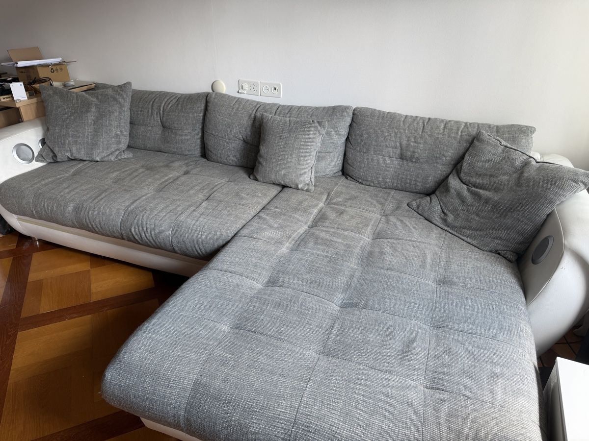 Sofas: Ecksofa grau mit weissem Kunstleder – D'occasion à Grindelwald par yoloflip45 4