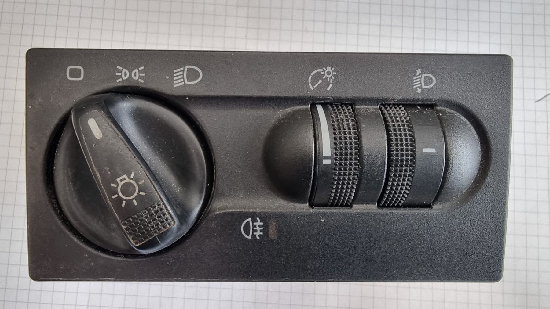 VW Tutti pezzi di ricambio auto: VW Lichtschalter 1H6 941 531 – Usato da Oey venduto da Landrover88