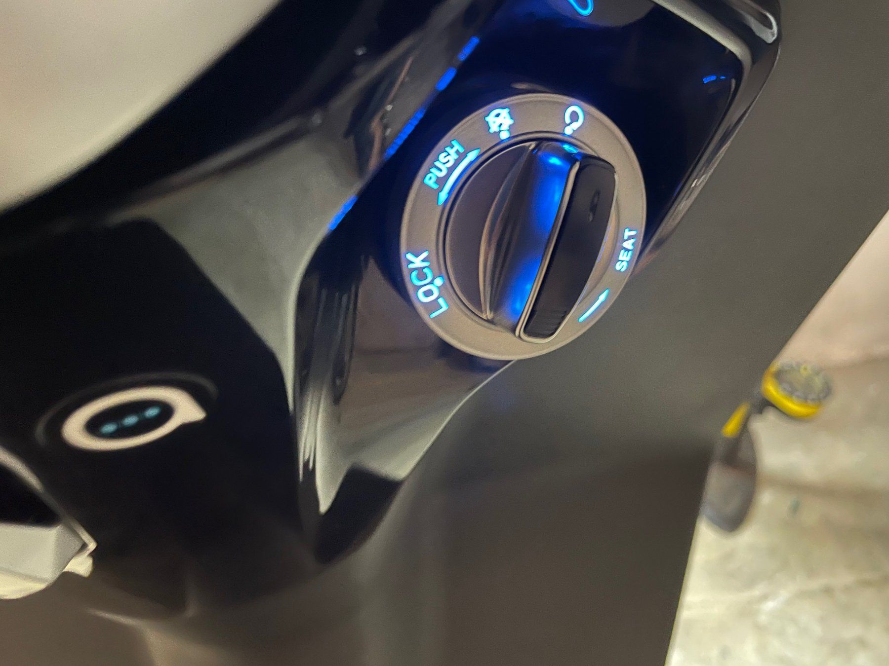 Veicoli elettrici: Neuwertiger Piaggio E-Roller Active 1 – Usato da Gockhausen venduto da Robair 3