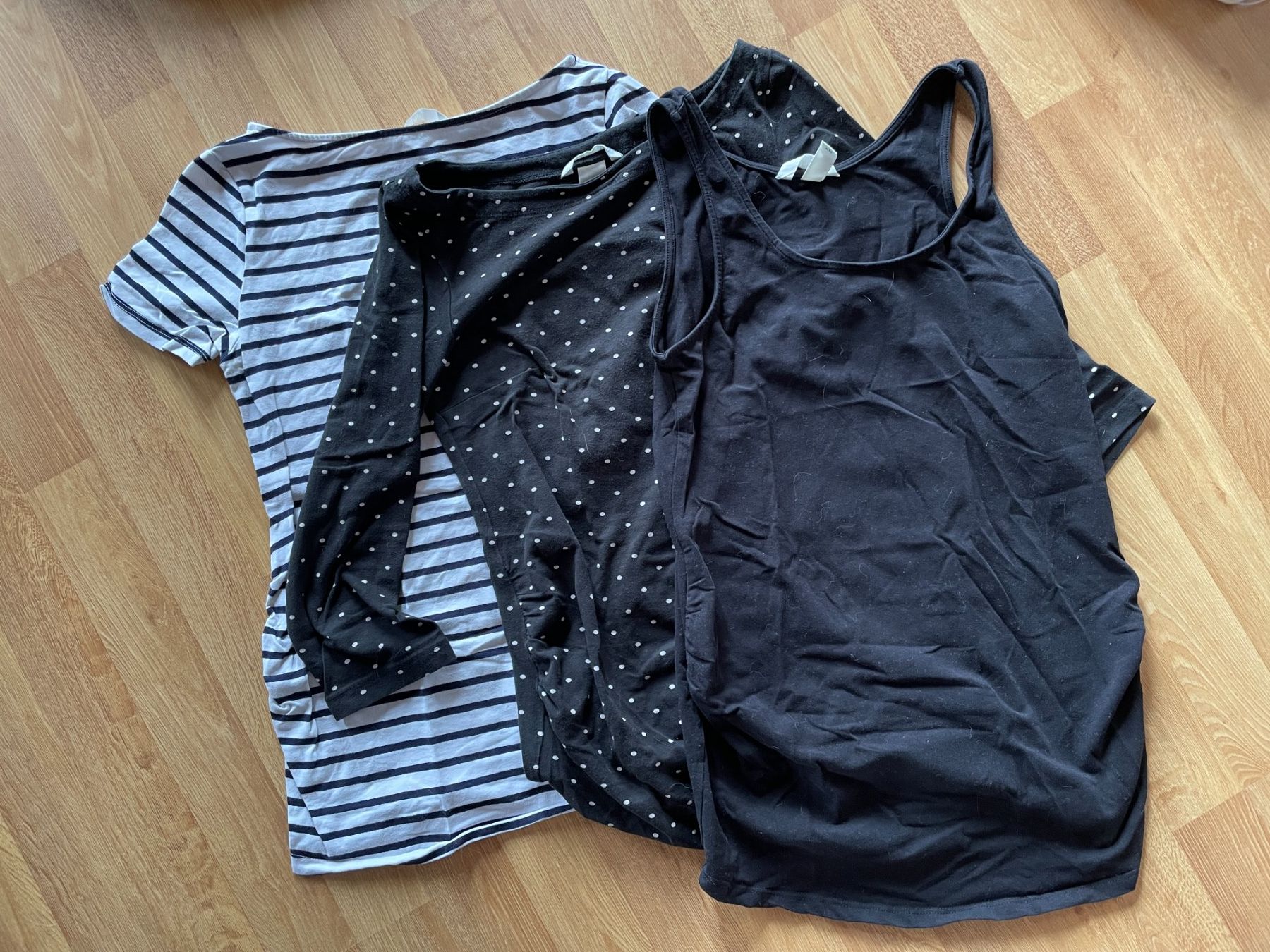 H&M Lotti di vestiti: Umstandsshirts / Schwangerschaftsshirts S – Usato da Niedermuhlern venduto da ste_c5h9
