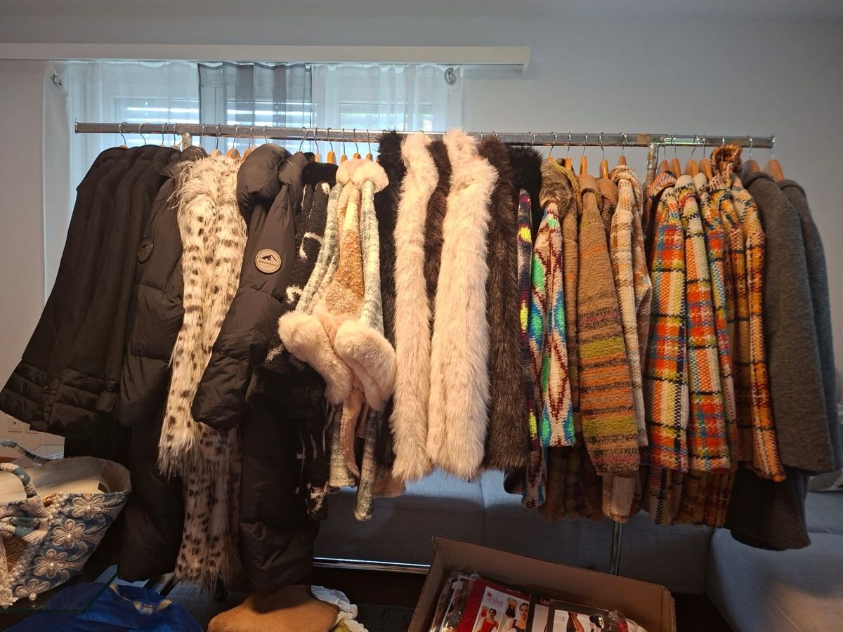Lots de vêtements: Damenkleider – Neuf avec emballage d'origine à Neftenbach par Debelv 1