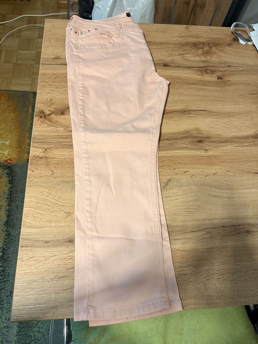 Jeans: Rosa Jeans Hosen – Gebraucht aus Basel von alisha.beuggert 1