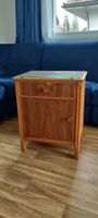 Antiques Holz-Nachtischli mit Glas-platte