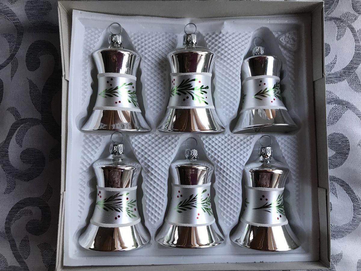 Tutte le decorazioni: Silberne Glocken Christbaumschmuck Glocke – Nuovo e nell'imballaggio originale da Alpnach Dorf venduto da marvo