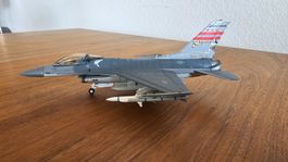 Flugzeug Standmodell  F16C  1/72 US Air Force