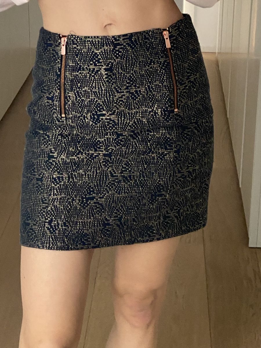 Gonne: Elegant I CODE skirt, size 36, gold details – Nuovo (secondo la descrizione) da Vesenaz venduto da nat_mq8l