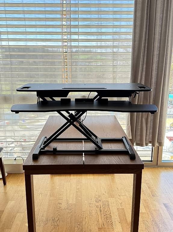 Scrivanie: Digitus Desk Riser for sit/ stand workstation – Usato da Chavannes des bois venduto da JustST2 1