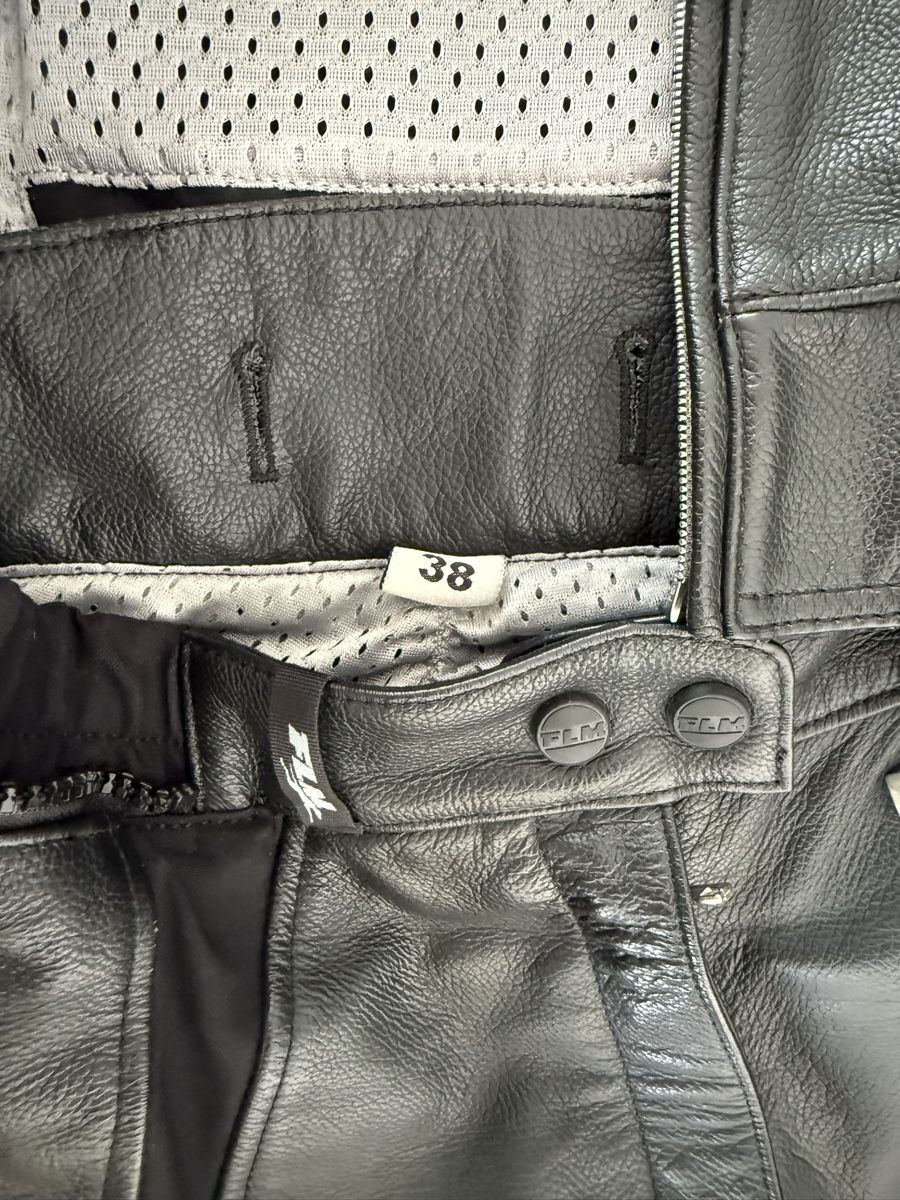 FLM Completi & Tailleur: FLM Motorrad Lederkombi Gr. 34/38 – Usato da Arth venduto da michelle_faessler 2