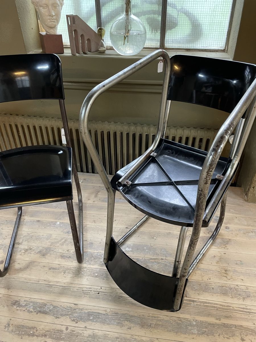 Stühle: Schwarzer Stuhl, Stahlrohr, Freischwinger – Gebraucht aus Luzern von Brocante-Vonmatt 2