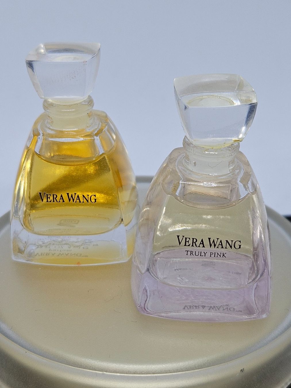 Profumi & Eau de Toilette: Vera Wang duo miniatures extrait parfum et edp à 4ml – Nuovo (secondo la descrizione) da Romanel-sur-Lausanne venduto da delaforet
