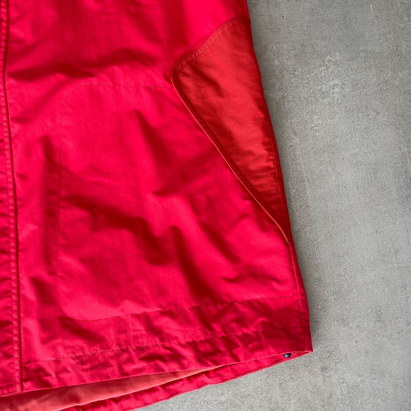 Giacche: 1990s LaCoste Vintage Rain Outdoor Jacket – Usato da Bern venduto da shoprestoredvintage 3