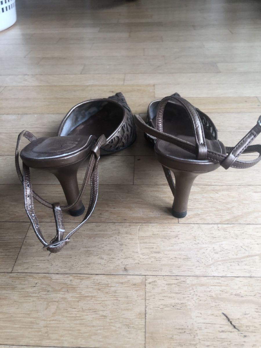 Scarpe da donna: Escarpins Un jour ailleurs – Usato da Versoix venduto da wen_75xm 3