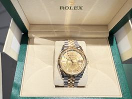Luxuriöse Rolex Sky-Dweller - Zeitlose Eleganz am Handgelenk