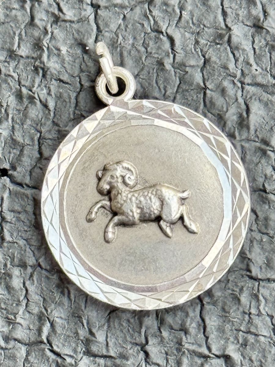 Ciondoli: Silberner Anhänger Sternzeichen Widder, Durchmesser 1,8 cm – Usato da Honau venduto da sainj