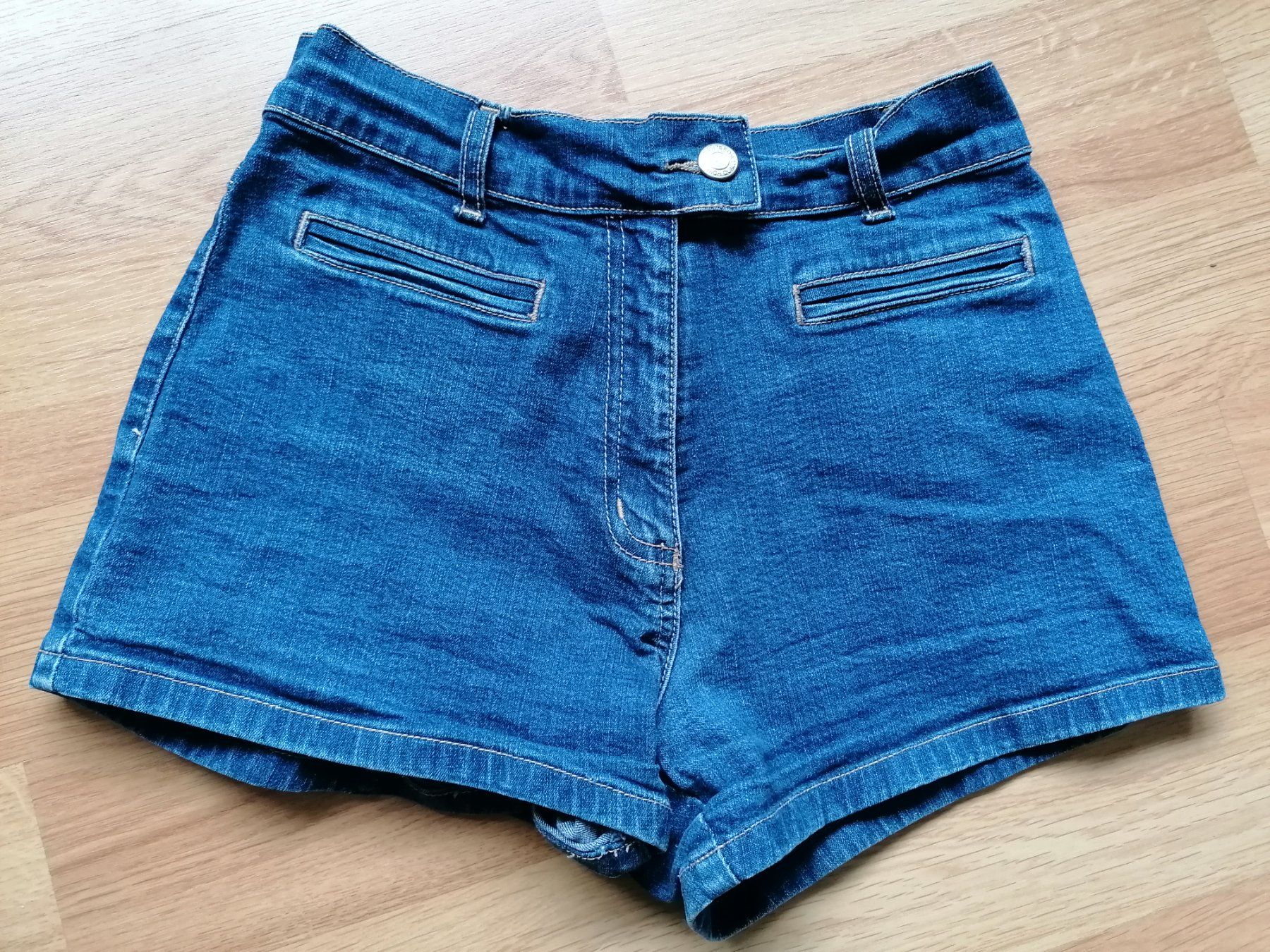 Pantaloni: Shorts Gr. 36 – Usato da Büttikon AG venduto da Amineah