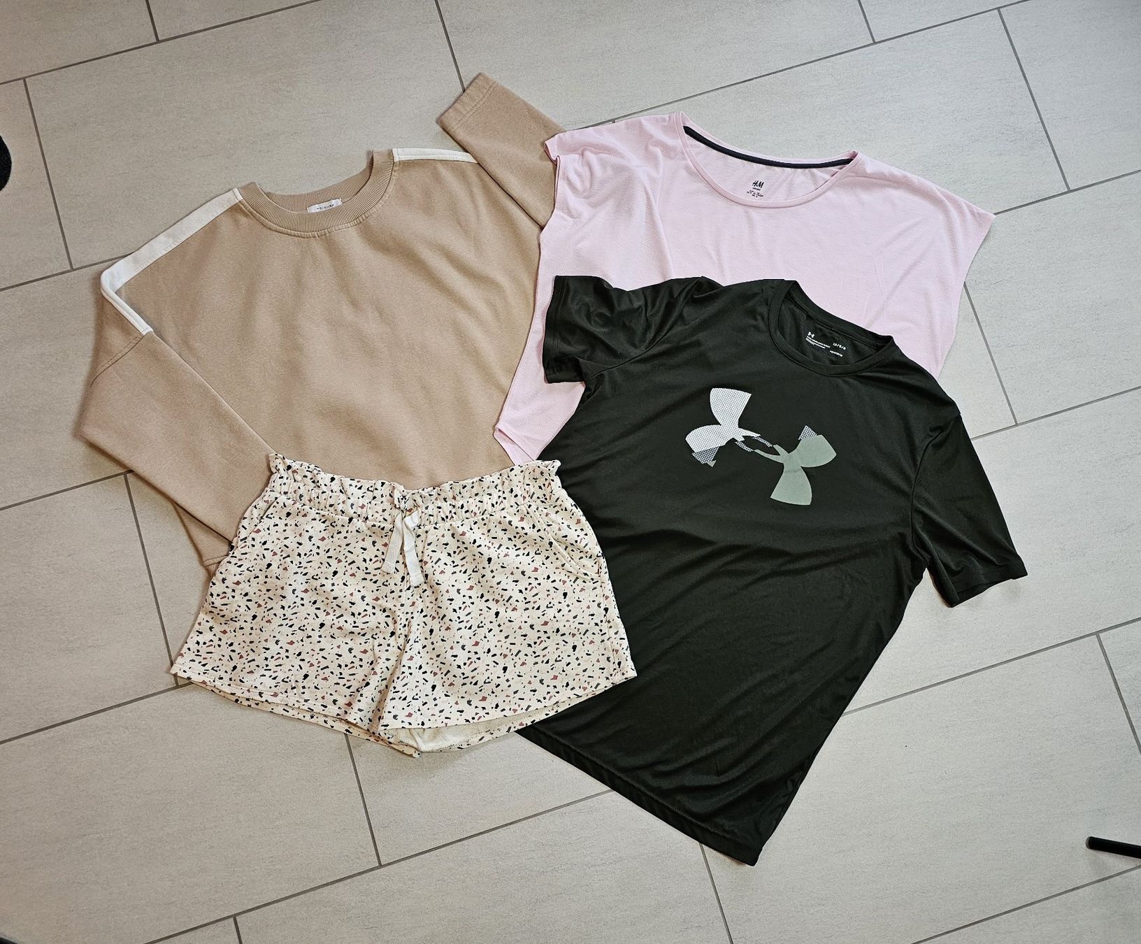 Lotti di vestiti: Turnhose & 2 Sportshirts & Pullover Gr. L – Usato da Einigen venduto da Pretorius66