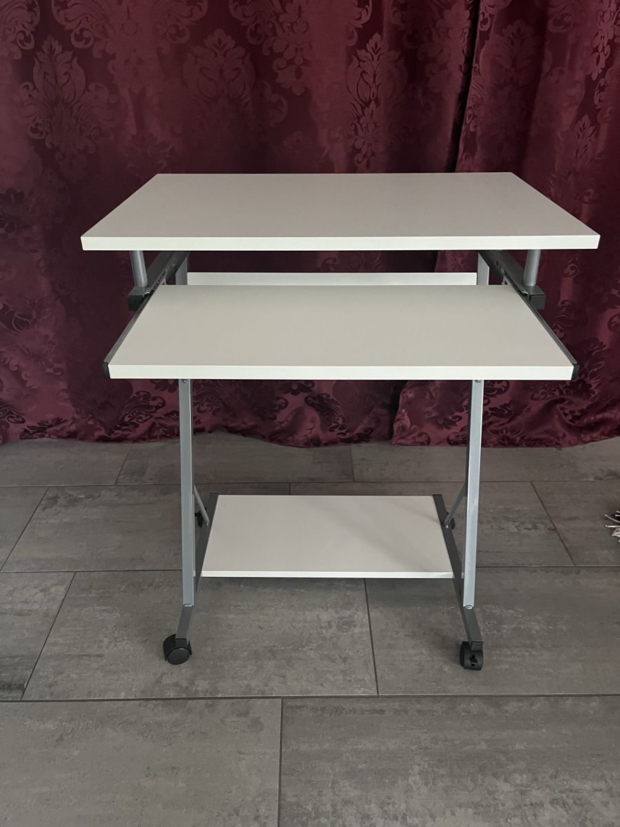 Scrivanie: Computertisch mit Tastaturablage in weiss – Usato da Freidorf TG venduto da Traum3003 3