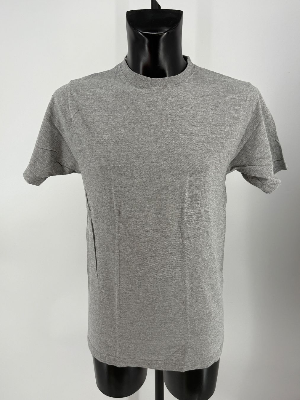 T-Shirts: Basic Shirt Gr. M – Gebraucht aus Auenstein von moin.