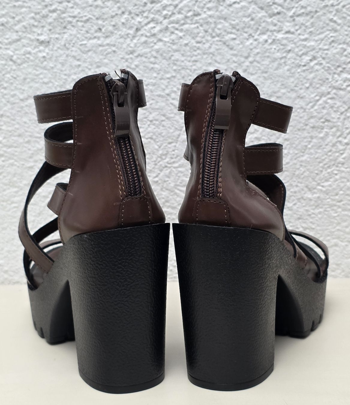 Scarpe da donna: Braune Sandalen mit Blockabsatz, Grösse 37, Neu – Nuovo (secondo la descrizione) da Rheinsulz venduto da Gilea 2
