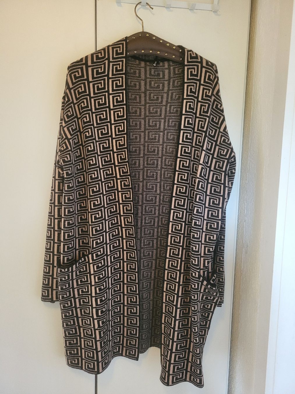 Jacken: Chicoree Strickjacke / schwarz beige Muster Grösse L – Gebraucht aus Enggistein von Manuki_engg 3