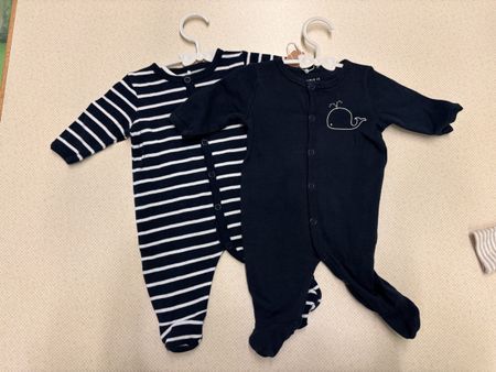 2 Baby Schlafanzüge Name It blau gestreift Grösse 56