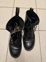 Dr. Martens Stiefel schwarz Grösse 43 getragen