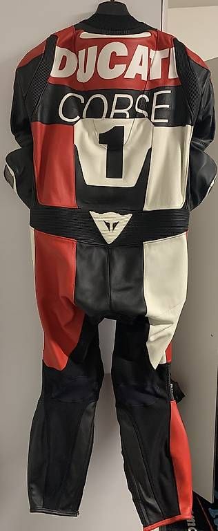Dainese Costumes: Neues Motorradkombi Einteiler Gr. 52 – D'occasion à Niederbuchsiten par Rimi78 1